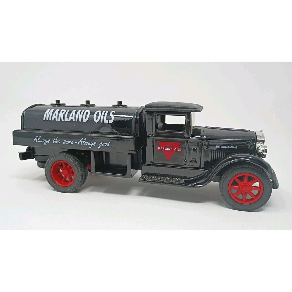 Ertl Marland Oils of Oklahoma Legends and Trucks 1929 International Tanker Bank